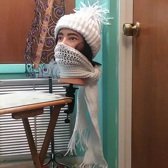 Handcrafted Scarf N Hat Set - Picture 3 of 5